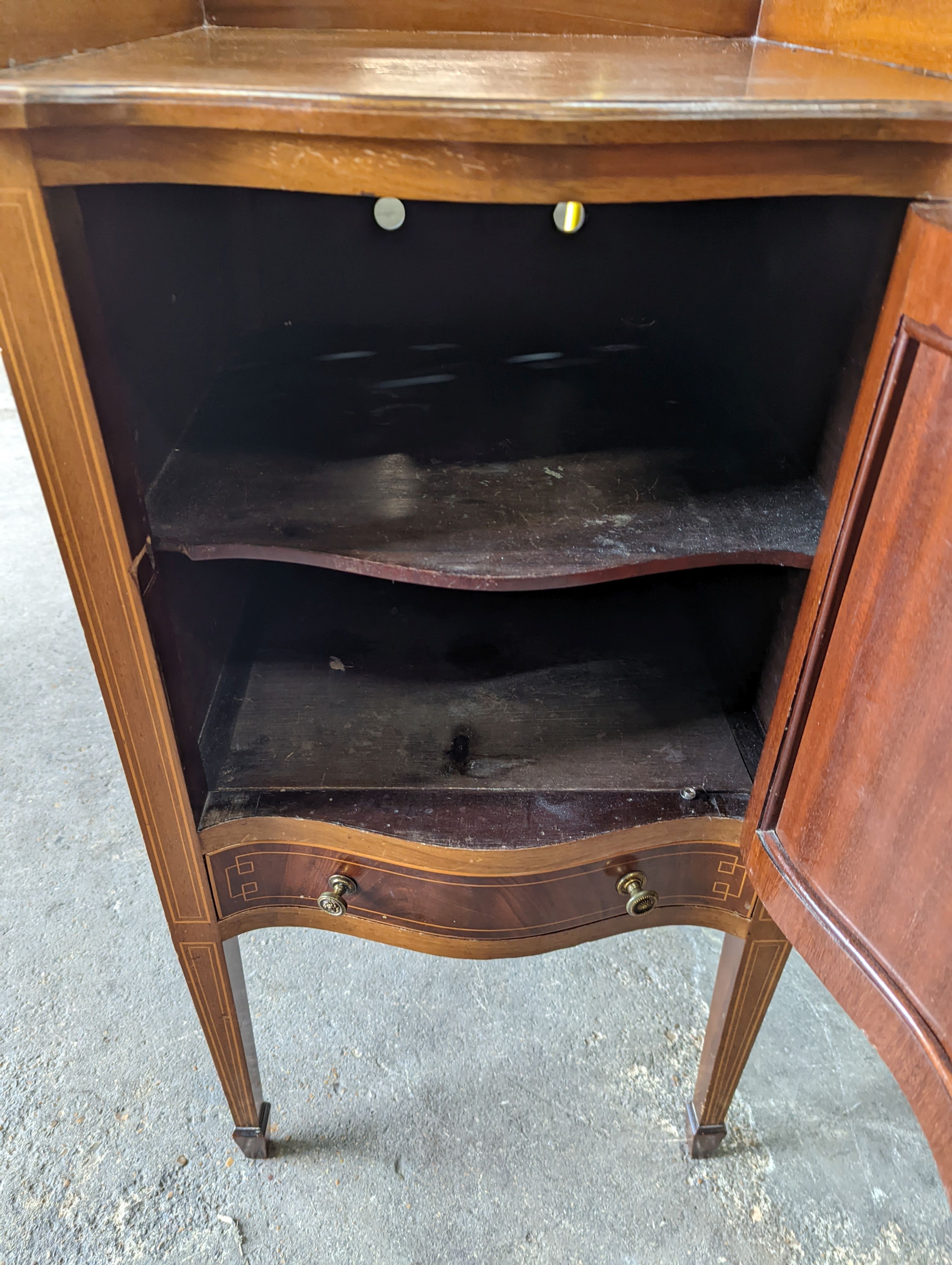 An Edwardian inlaid mahogany serpentine bedside cabinet, width 43cm, depth 43cm, height 84cm